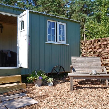 The Laburnum Retreat Shepherd Hut Private Hot Tub Upper Hulme Eksteriør bilde