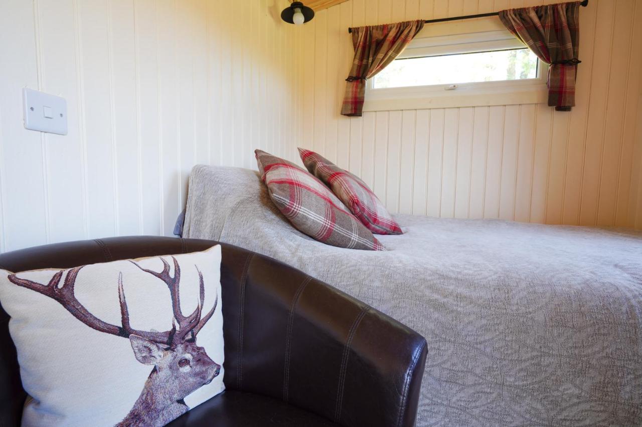 The Laburnum Retreat Shepherd Hut Private Hot Tub Upper Hulme Eksteriør bilde